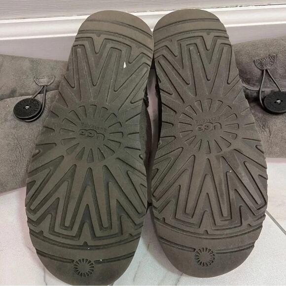 UGG Bailey Button Triplet Gray Boots Size 7 - Picture 6 of 7